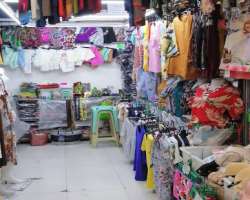 Divisoria Mall is also a favorite location for visitors to buy gifts and for its food court. It was a market that was opened in 1909 and transitioned 
